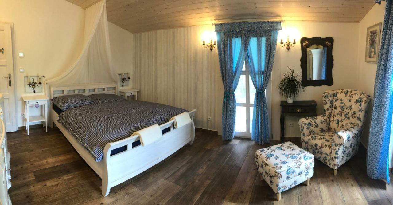 Penzion Primase Dolni Vestonice Ngoại thất bức ảnh